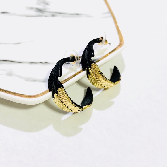 SADIE BLACK HOOP FEATHER W/ GOLD METALLIC EARRINGS - Picture 6 of 8